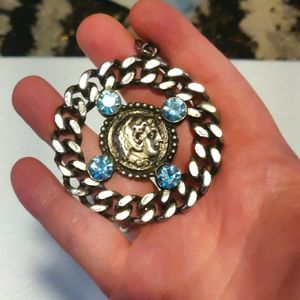 Large pendant for a necklace